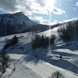 https://vostok-32m2-balcon-sud-vue-pistes-dco-savoie-9e-tage.hotels-rhonealpes.com
